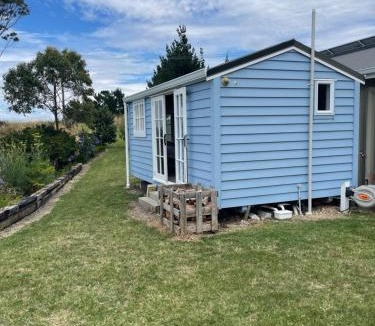 Tangoio Apartment | Blue cabin