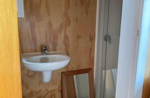 Tangoio Apartment | Blue cabin