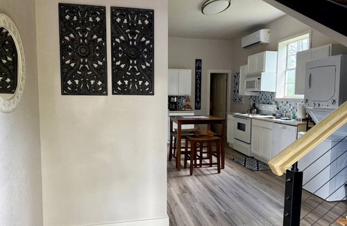 Argyle House | Blue Casita - So close to I-35W!