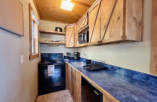 Edgemont Cabin | Blue Clouds Resort Hidden Gem!
