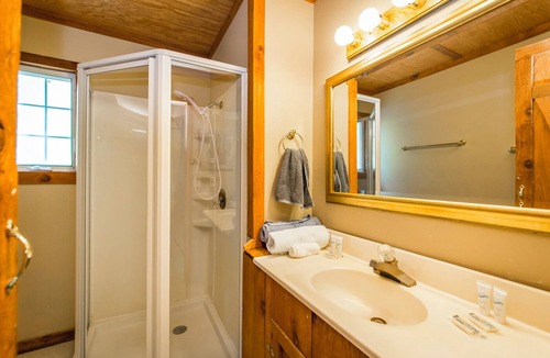 Edgemont Cabin | Blue Clouds Resort Hidden Gem!