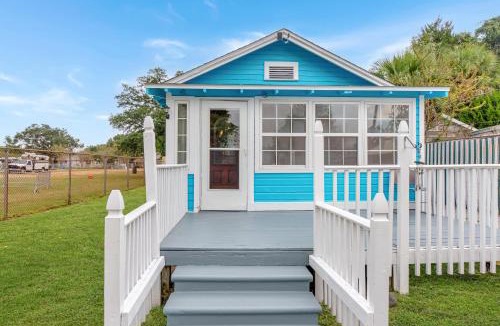 South Pensacola House | Blue Cottage, Close to Downtown & Bases!