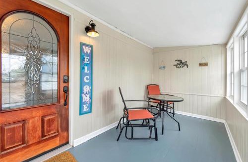 South Pensacola House | Blue Cottage, Close to Downtown & Bases!