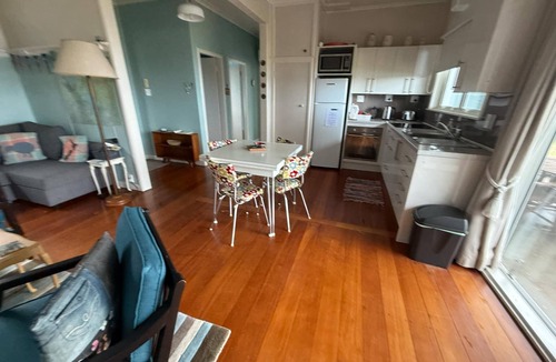 Ngongotaha Cottage | Blue Cottage on the Lake