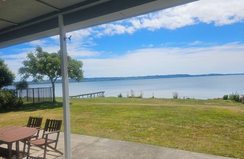 Ngongotaha Cottage | Blue Cottage on the Lake