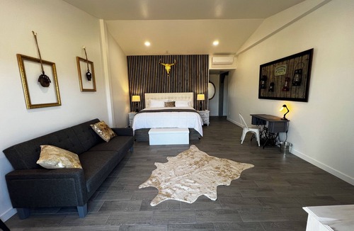 Cornville Hotel | Blue Cow Guest Farm