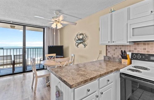 Wilmington Beach Apartment | Blue Crab Hideaway, Oceanfront with pool