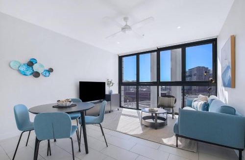 Fortitude Valley Apartment | Blue Crush - Resort-style Chic near CBD