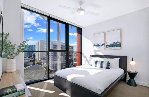 Fortitude Valley Apartment | Blue Crush - Resort-style Chic near CBD