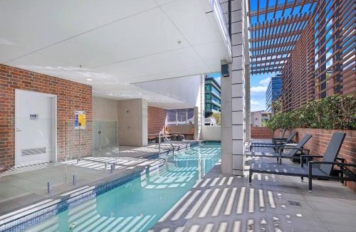 Fortitude Valley Apartment | Blue Crush - Resort-style Chic near CBD