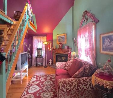 Eureka Springs Historic District House | Blue Crystal Hideaway BnB