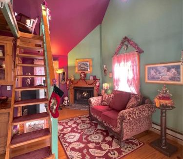 Eureka Springs Historic District House | Blue Crystal Hideaway BnB