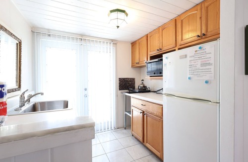 Siesta Key Village Cottage | Blue Dolphin Cottage steps from the beach