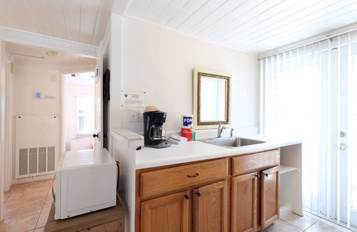 Siesta Key Village Cottage | Blue Dolphin Cottage steps from the beach