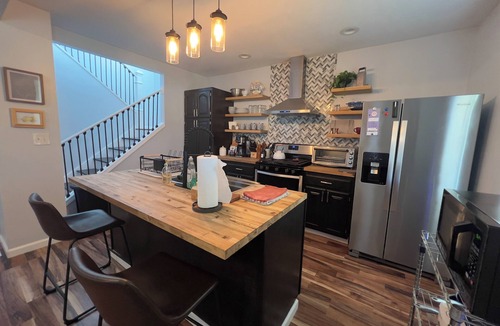 Utica House | Blue Door Bungalownn