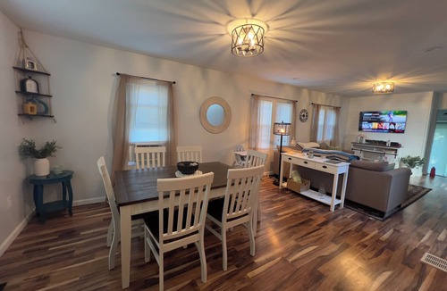 Utica House | Blue Door Bungalownn