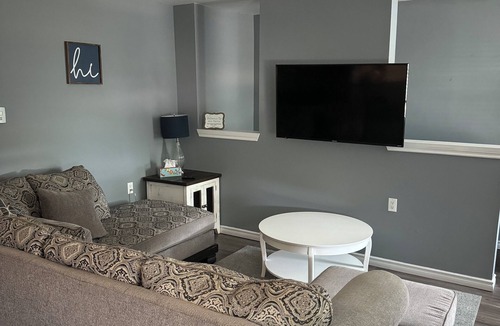 Thorold Apartment | Blue Door upper apartment with King Bed