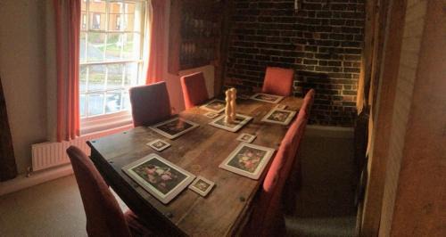 Five Oak Green House | Blue Doors