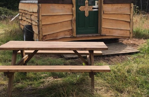 Compton Martin Apartment | Blue Faced Leicester & Romney