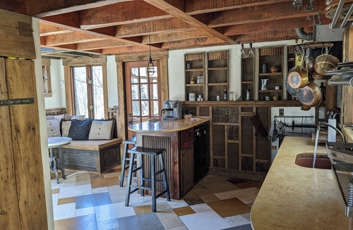 Cullowhee Cabin | BLUE GHOST HOSTnSpring