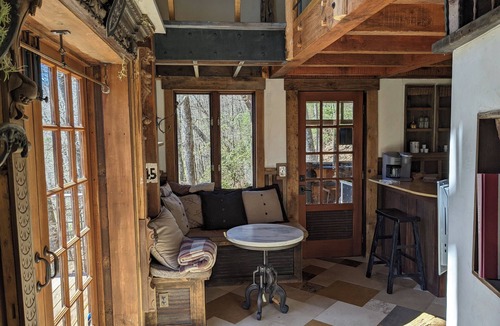 Cullowhee Cabin | BLUE GHOST HOSTnSpring