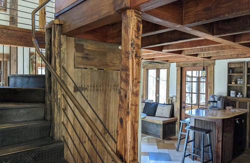 Cullowhee Cabin | BLUE GHOST HOSTnSpring