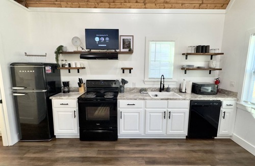 Albertville House | Blue Gill Cabin: Arcade, Fishing, Kayaks, Cornhole