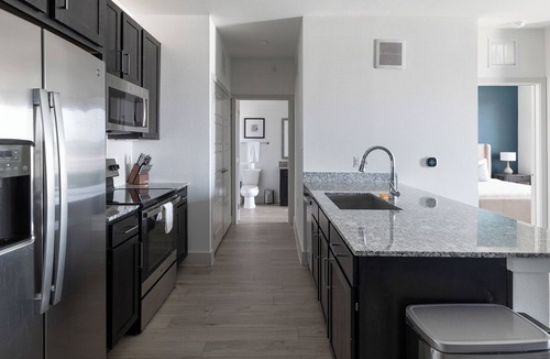 Austin Apartment | Blue Goose Apartments by Landing