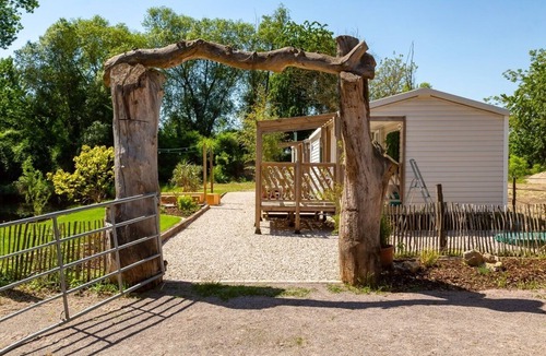 Bischoffsheim House | BLUE GRASS RANCH - MOBILE HOME CACTUS & JACUZZI