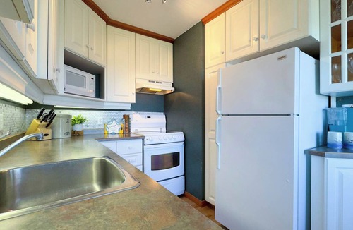 Dashwood Cottage | Blue Haven Lakehouse, Lakefront Hot Tub