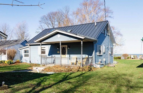 Dashwood Cottage | Blue Haven Lakehouse, Lakefront Hot Tub