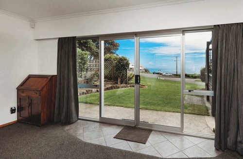 New Plymouth House | Blue Haven on New Plymouth Waterfront