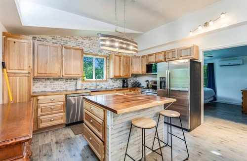 New Tazewell Cabin | Blue Haven | Pet-Friendly Norris Lake Lakefront Retreat | Sleeps 15