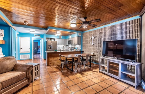 Port Aransas Condo | Blue Heat Waves:Beachfront Oasis Resort Pools, Ocean Views