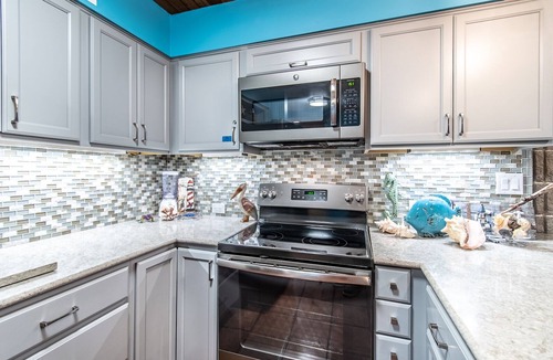 Port Aransas Condo | Blue Heat Waves:Beachfront Oasis Resort Pools, Ocean Views