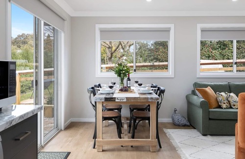 Mittagong Cottage | Blue Hen – A charming and central cottage