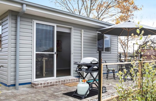 Mittagong Cottage | Blue Hen – A charming and central cottage