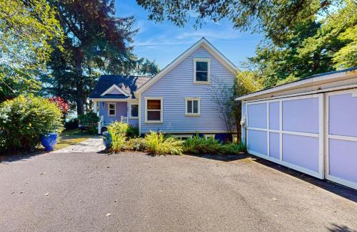 Newport House | Blue Heron Bluff