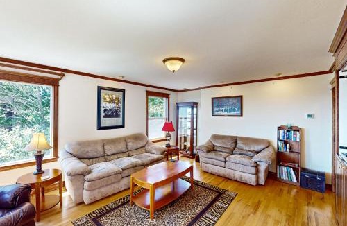 Newport House | Blue Heron Bluff