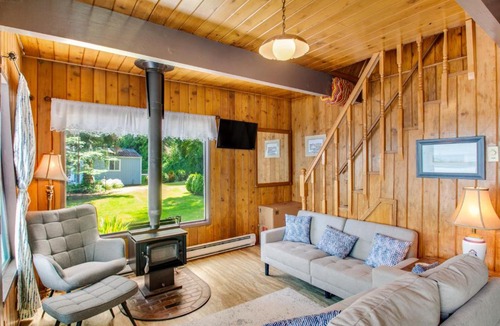 Oak Harbor House | Blue Heron Cottage