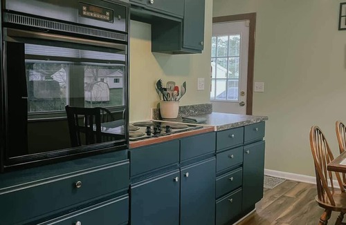 Logan Cottage | Blue Heron Cottage With Game Room, Deck & Hot Tub