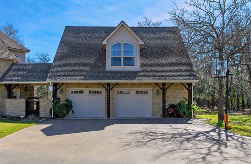 Wellborn House | Blue Heron Hideaway- Float, Fish, Relax, Repeat- 10 mi to A&M, Pet-friendly