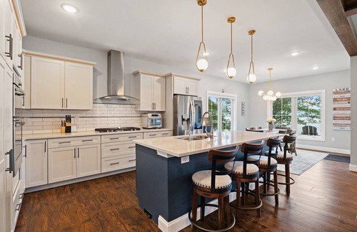 Lansing House | Blue Heron Hideaway: A Premium Lakefront Retreat