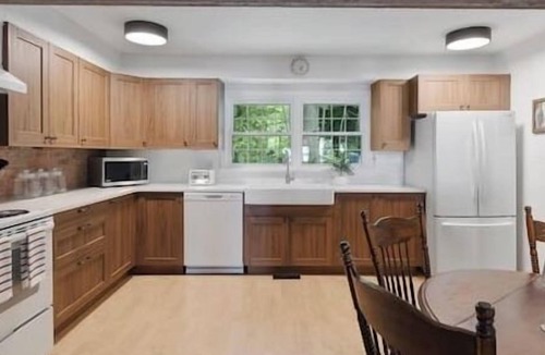 Fenelon Falls House | Blue Heron Lakefront Cottage w/Hot Tub
