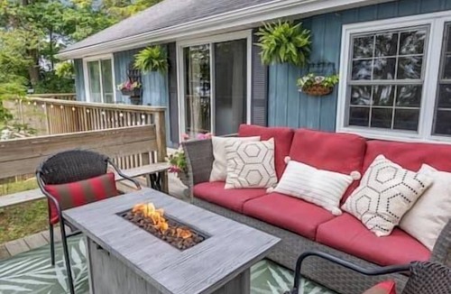 Fenelon Falls House | Blue Heron Lakefront Cottage w/Hot Tub