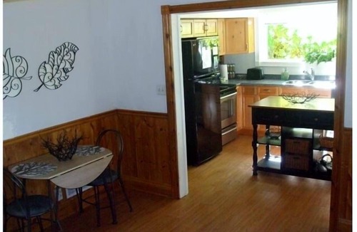 Lake of Bays Bed & Breakfast | Blue Heron Lakefront Vacation Suite c/w Algonquin Passes - Bring your pet free!