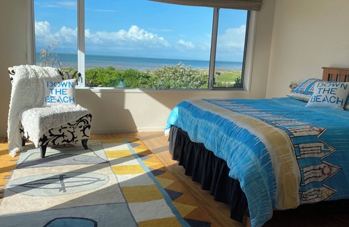 Kaiaua House | Blue Heron on Kaiaua