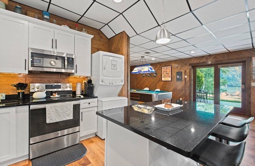 California Apartment | Blue Heron on Little Kingston Creek