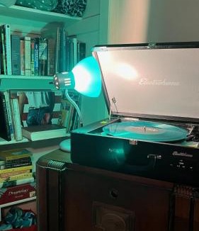 Bolton House | Blue Heron Sanctuary & Serene, river-front cottage