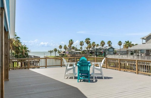 Isla Del Sol House | Blue Heron Spacious 4-bed, 4-bath Canal-Front Getaway